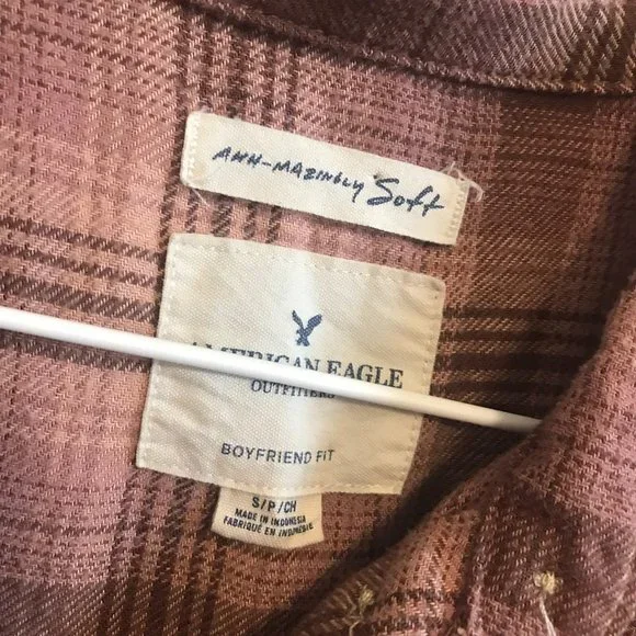 AMERICAN EAGLE Ahh Mazingly Soft Pink Plaid Button Down Shirt Size Small - Picture 4 of 5